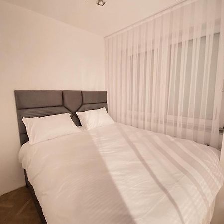 Diamond Apartment Prishtina 2 Pristina Buitenkant foto